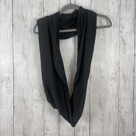 Beyond Yoga Women's Infinity Scarf Black With Pocket NWT Athletic Workout Gift - Picture 1 of 8